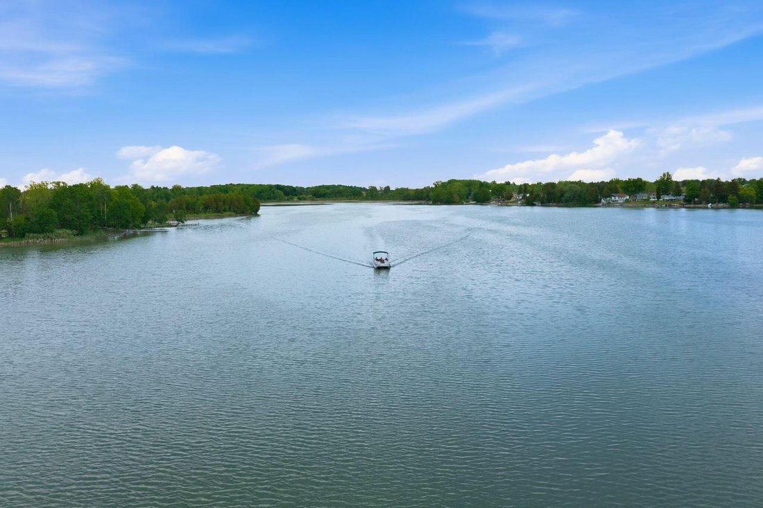 House in Random Lake, Wisconsin, United States 2 - 18250096