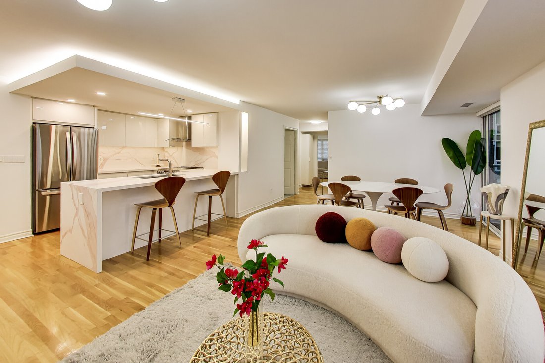 Condo in Toronto, Ontario, Canada 1 - 18258060