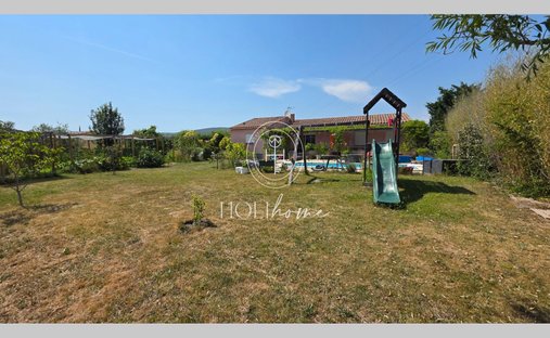 Villa in Le Puy-Sainte-Réparade, Provence-Alpes-Côte d'Azur, France 1