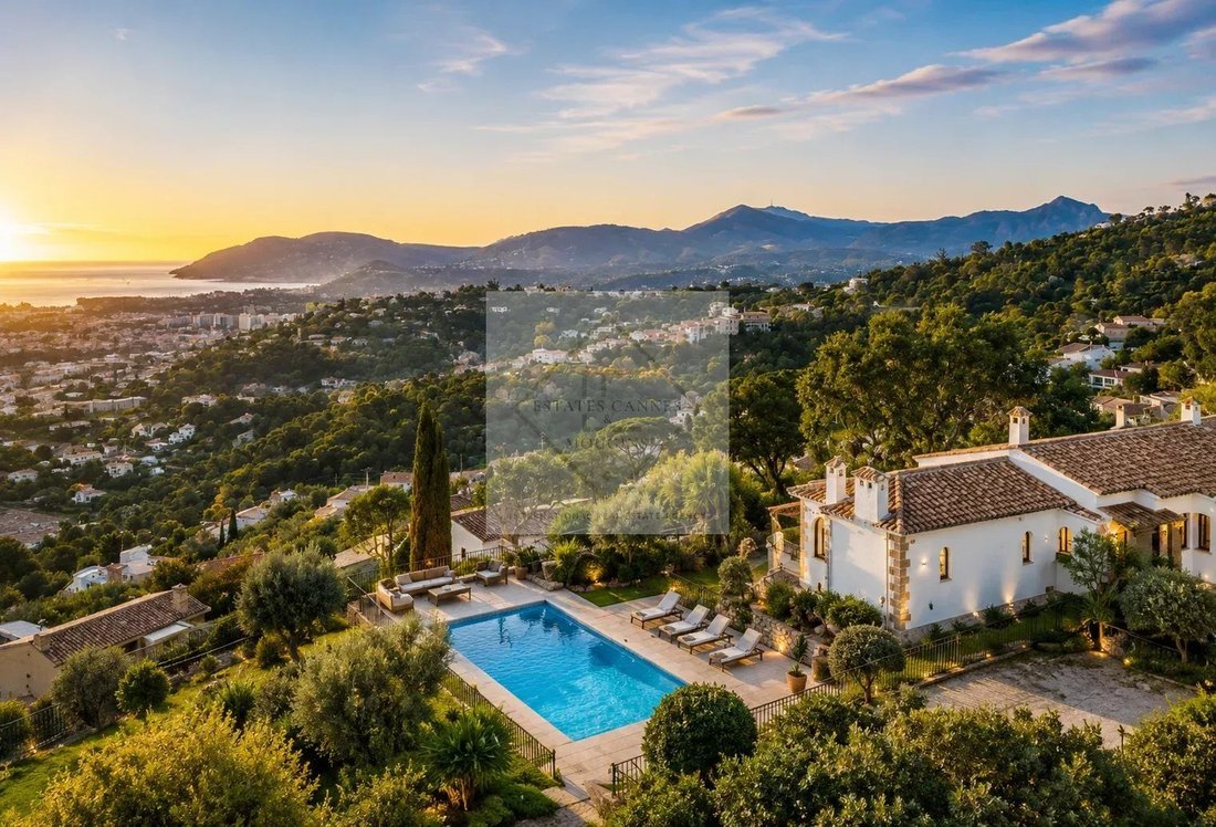 Villa in Les Termes, Mandelieu-la-Napoule, France 2 - 15528317