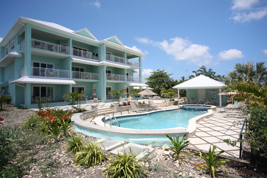 Condo in Gun Bay, East End, Cayman Islands 1 - 18059684