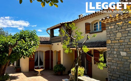 Villa a Villaggio-Rieu, Saint-Privat-des-Vieux, Francia 1