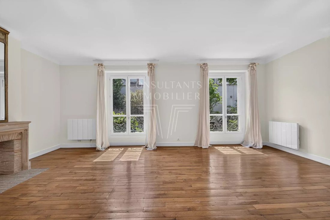Apartment in Triangle d'Or, Paris 8e Arrondissement, Paris 4 - 18251914