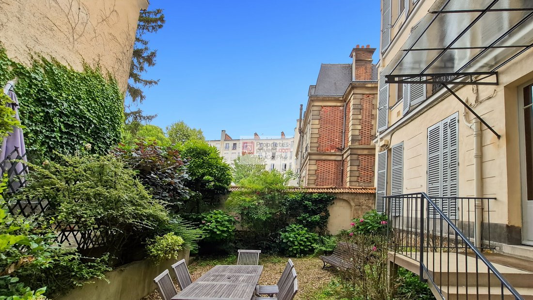 Apartment in Domaine National du Château, Versailles, France 4 - 18252420