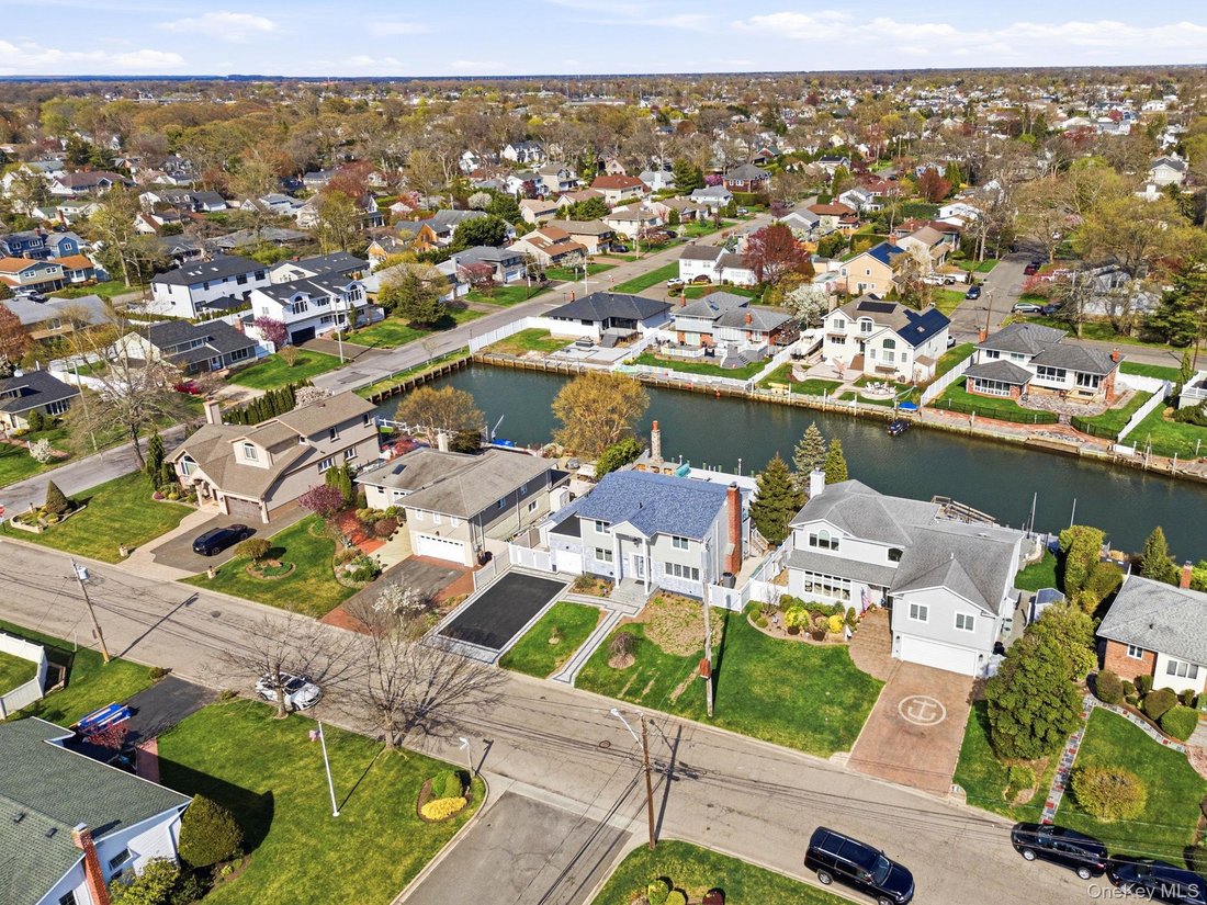 House in Massapequa, New York, United States 1 - 18250648