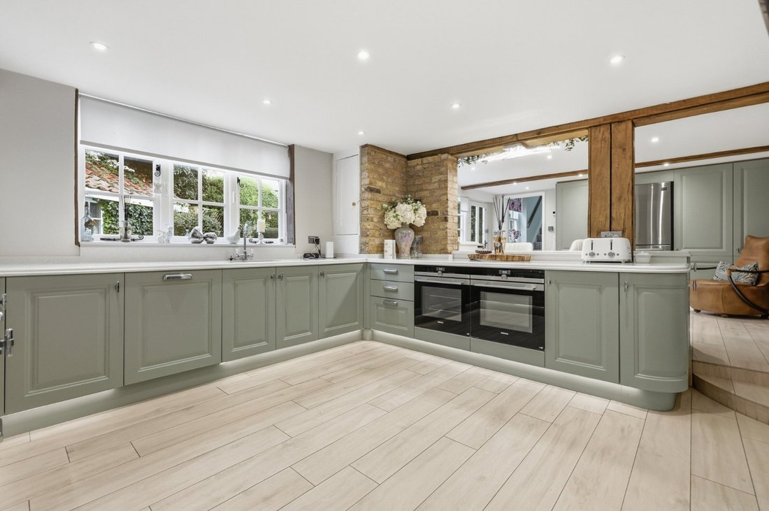 House in Great Waltham, England 5 - 18250792