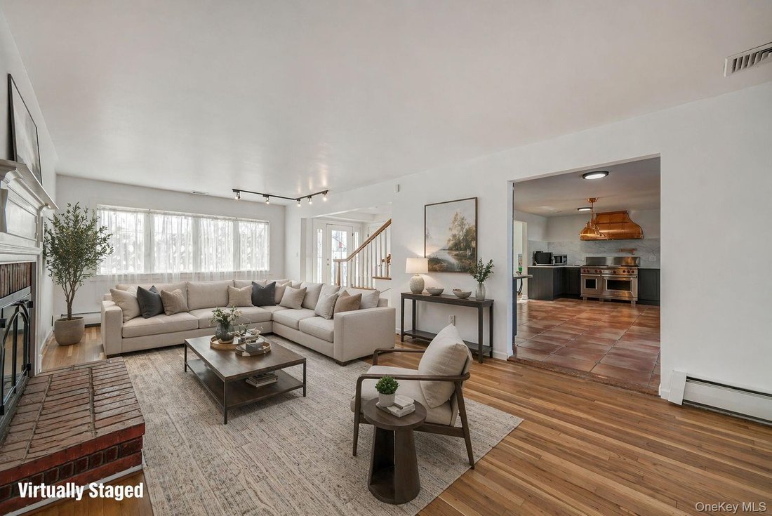 House in Massapequa, New York, United States 5 - 18250648