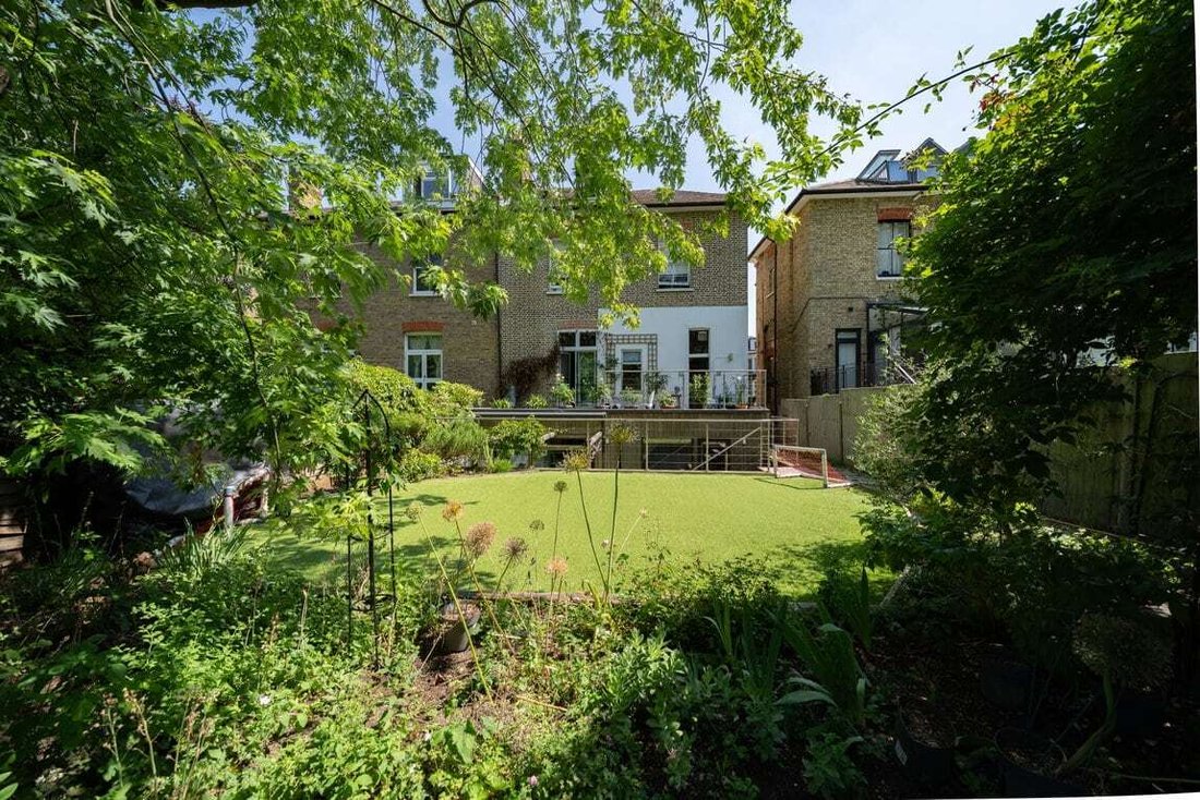 Apartment in Brondesbury Park, Brent, England 1 - 18253588