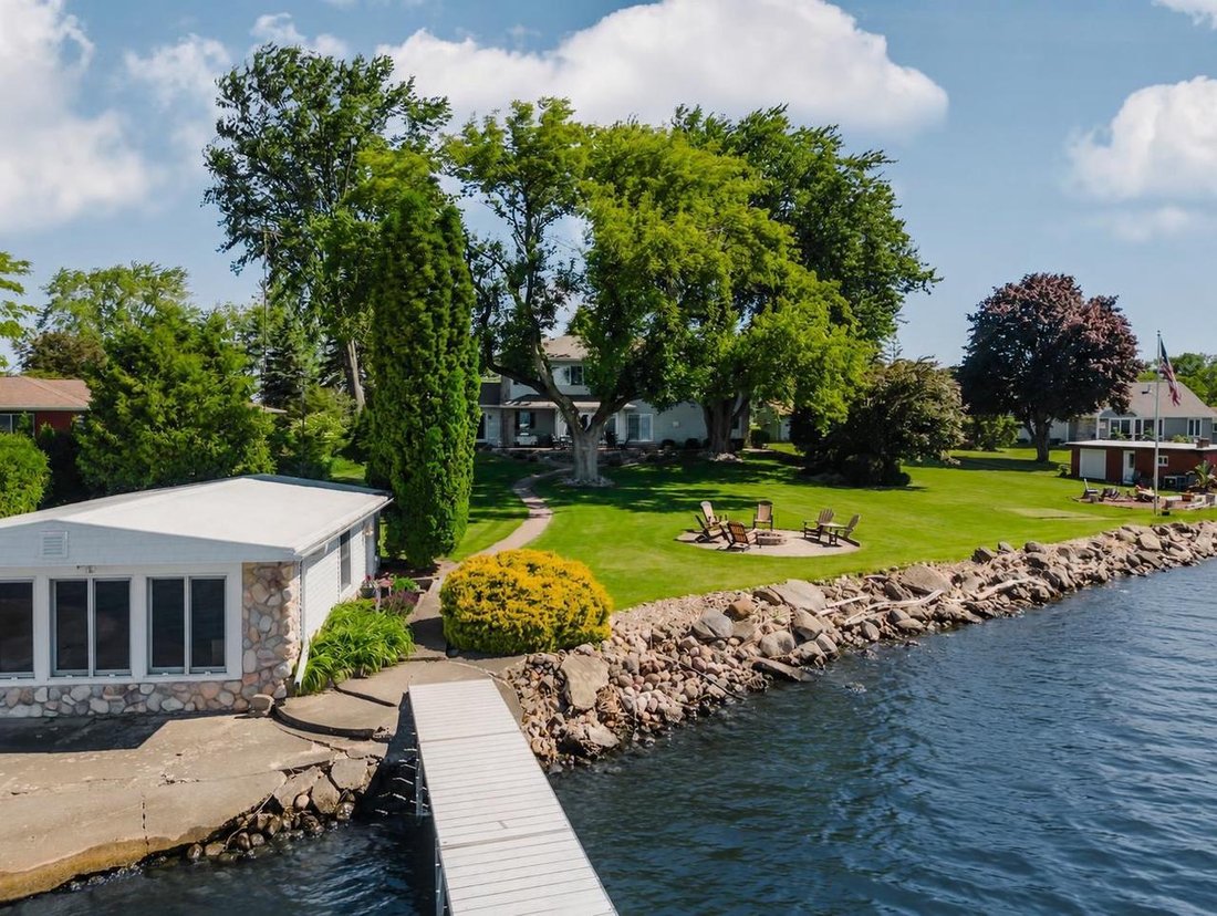House in Oshkosh, Wisconsin, United States 4 - 18253543