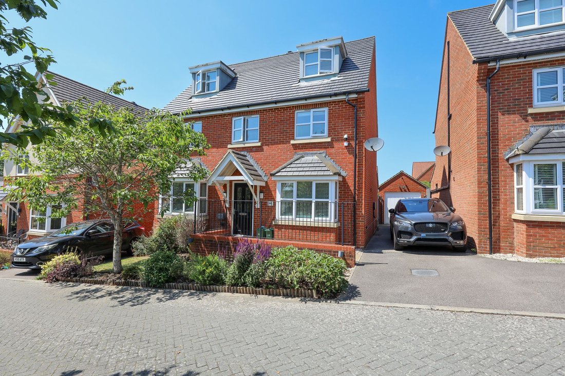 House in Burgess Hill, England 1 - 18251720