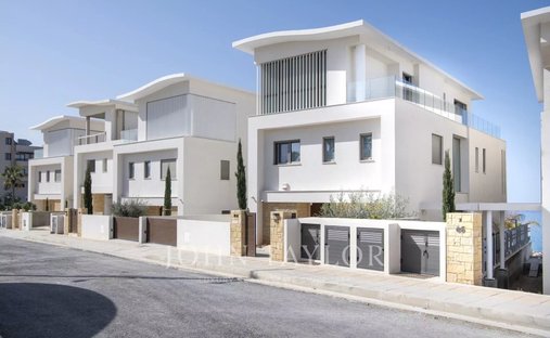 Villa in Kissonerga, Paphos, Cyprus 1