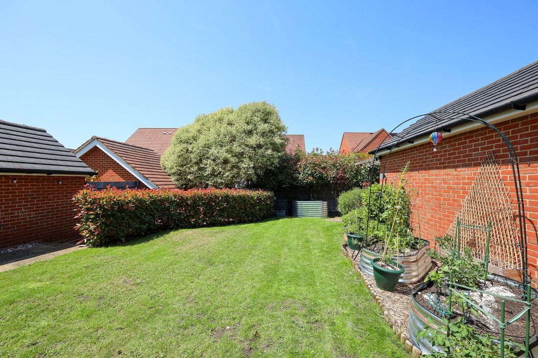 House in Burgess Hill, England 2 - 18251720