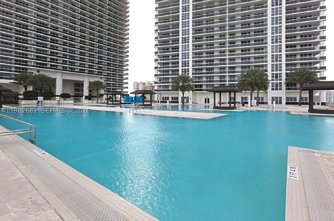 Condo in Hallandale Beach, Florida, United States 2 - 17409649