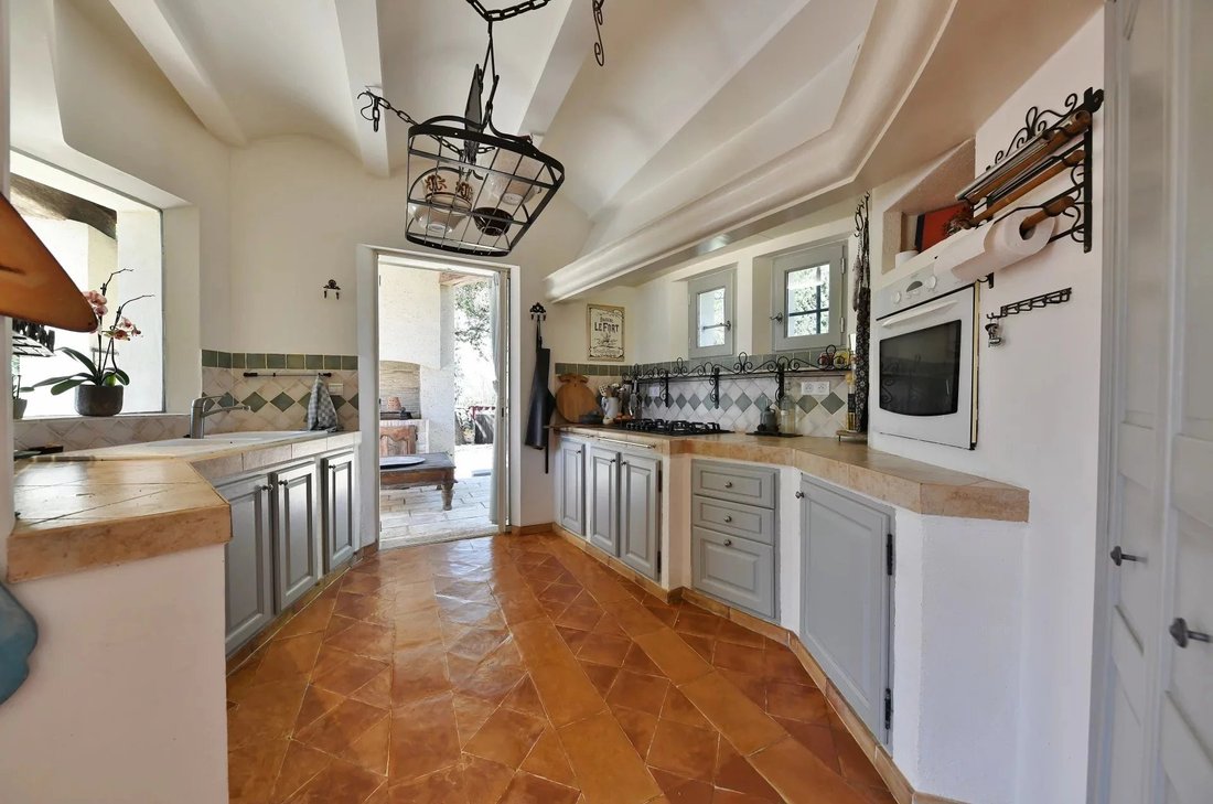 Estate in Uzès, Occitania, France 4 - 18251310
