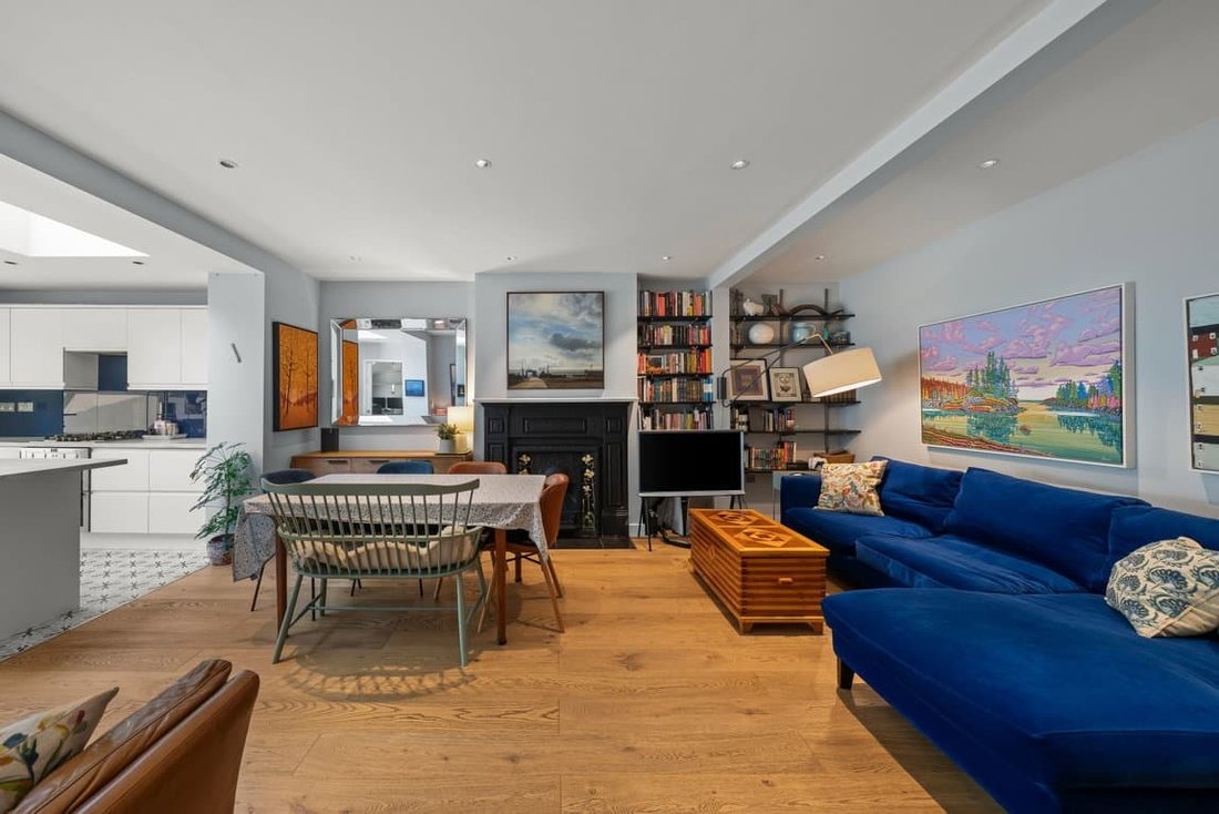 Apartment in Brondesbury Park, Brent, England 5 - 18253588