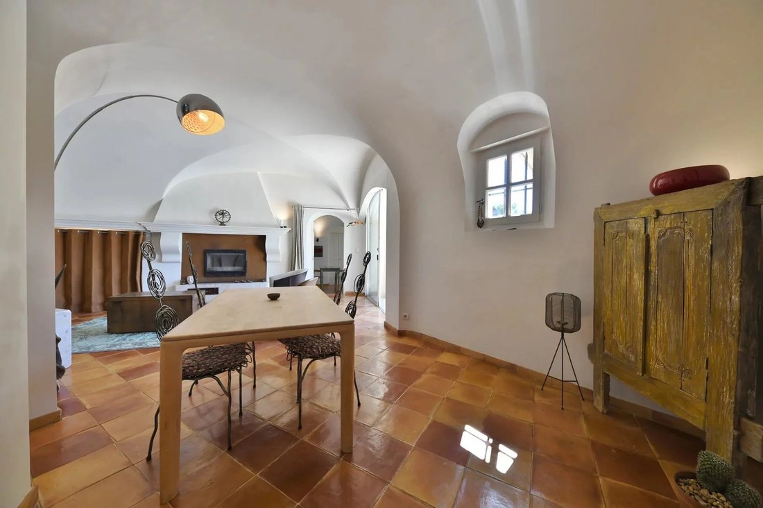 Estate in Uzès, Occitania, France 5 - 18251310