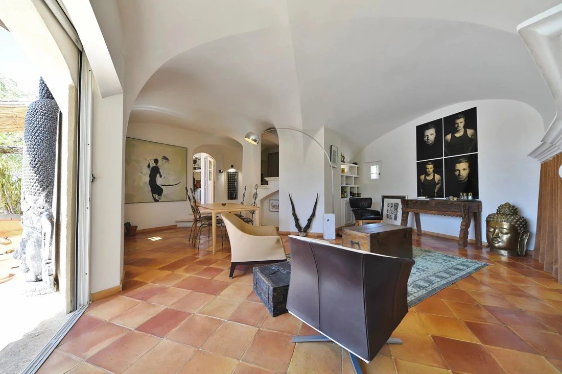 Estate in Uzès, Occitania, France 2 - 18251301