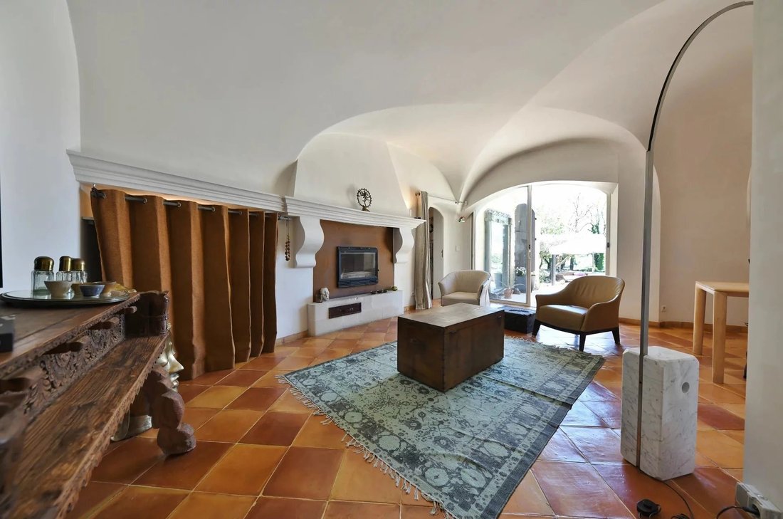 Estate in Uzès, Occitania, France 2 - 18251310