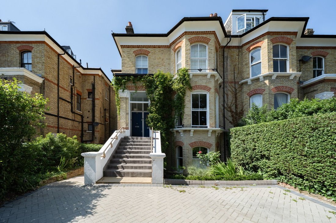 Apartment in Brondesbury Park, Brent, England 2 - 18253588