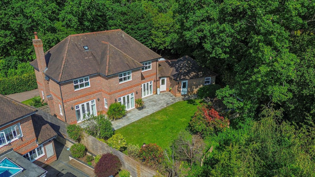 House in Haywards Heath, England 2 - 17779716