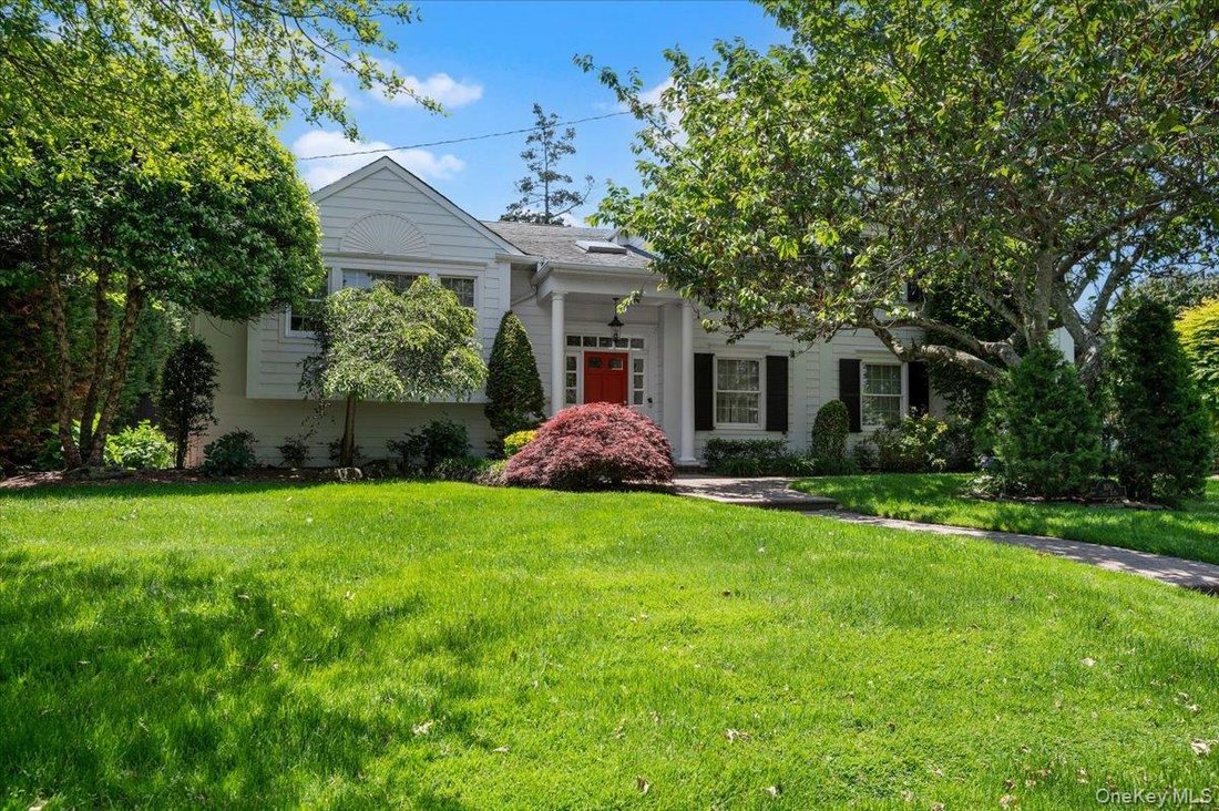 House in Massapequa, New York, United States 1 - 18250508