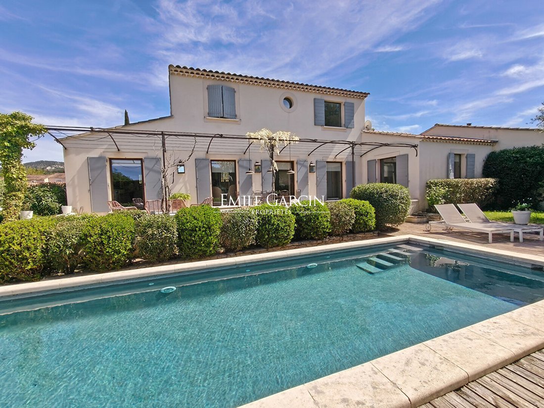 Villa in Lagnes, Provence-Alpes-Côte d'Azur, France 1 - 17405638