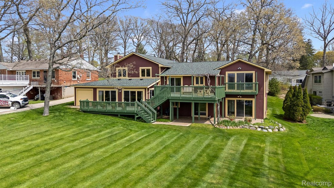 House in Orchard Lake Village, Michigan, United States 1 - 18250672