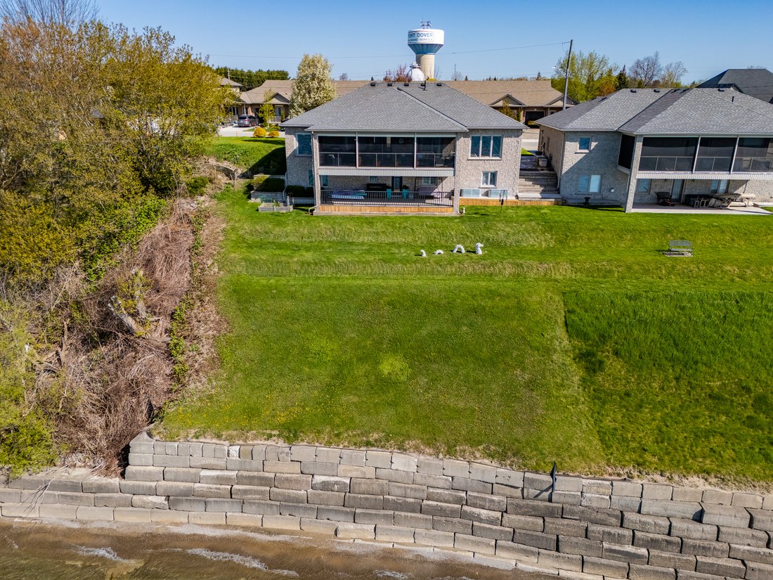 House in Norfolk, Ontario, Canada 4 - 18249983