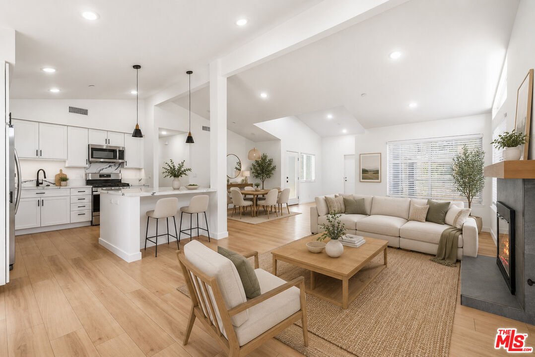 Los Angeles, California, United States 3 - 18251739