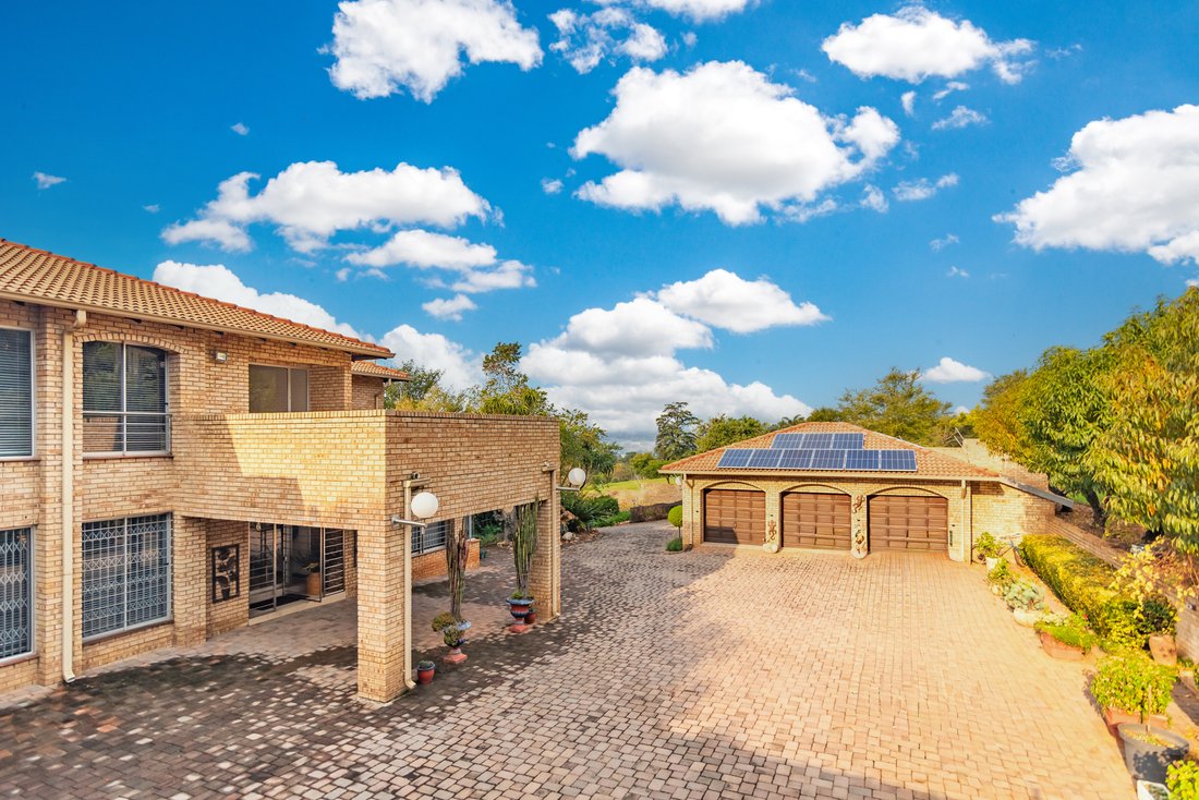 House in Ruimsig, Gauteng, South Africa 4 - 18252453