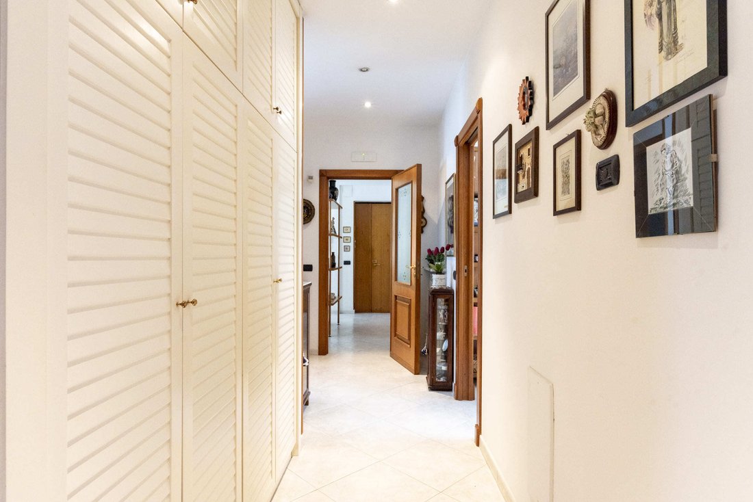 Apartment in Naples, Campania, Italy 4 - 17375504