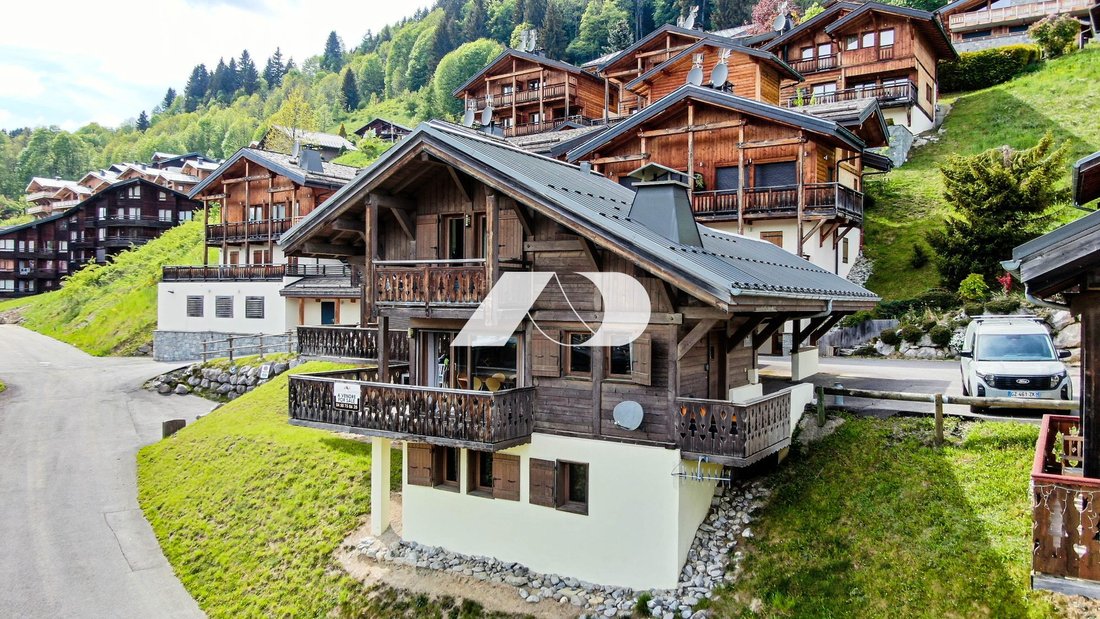 Chalet in Les Gets, Auvergne-Rhône-Alpes, France 1 - 18256831