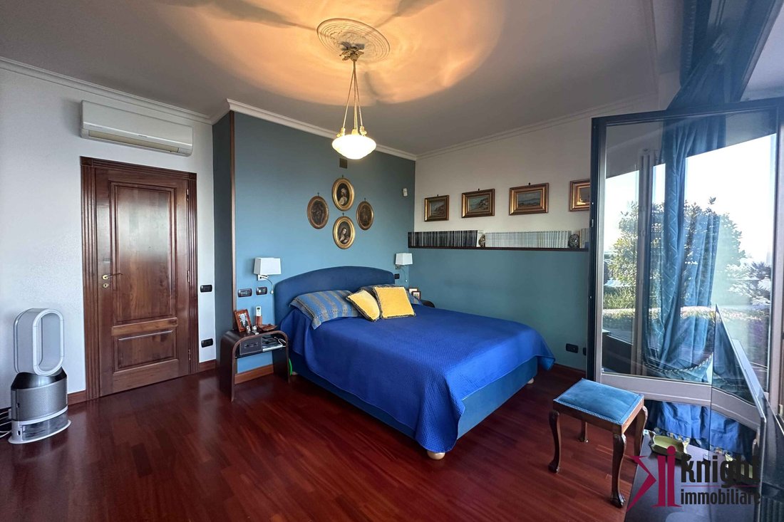 Villa in Naples, Campania, Italy 1 - 15428845