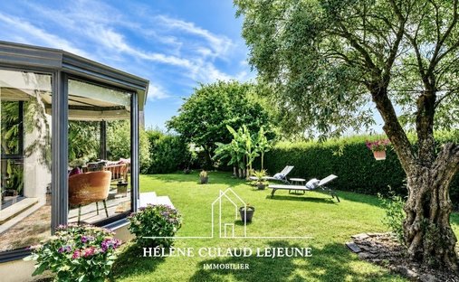 House in Centre Peri, Saint-Ave, France 1