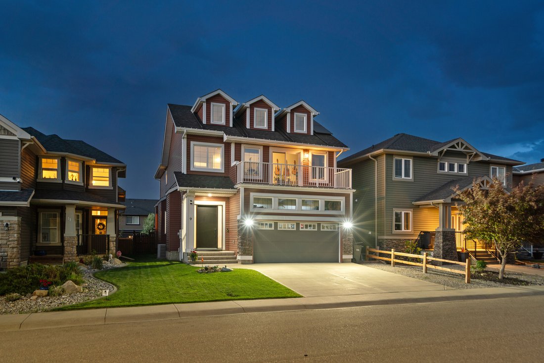 House in Okotoks, Alberta, Canada 2 - 18030842