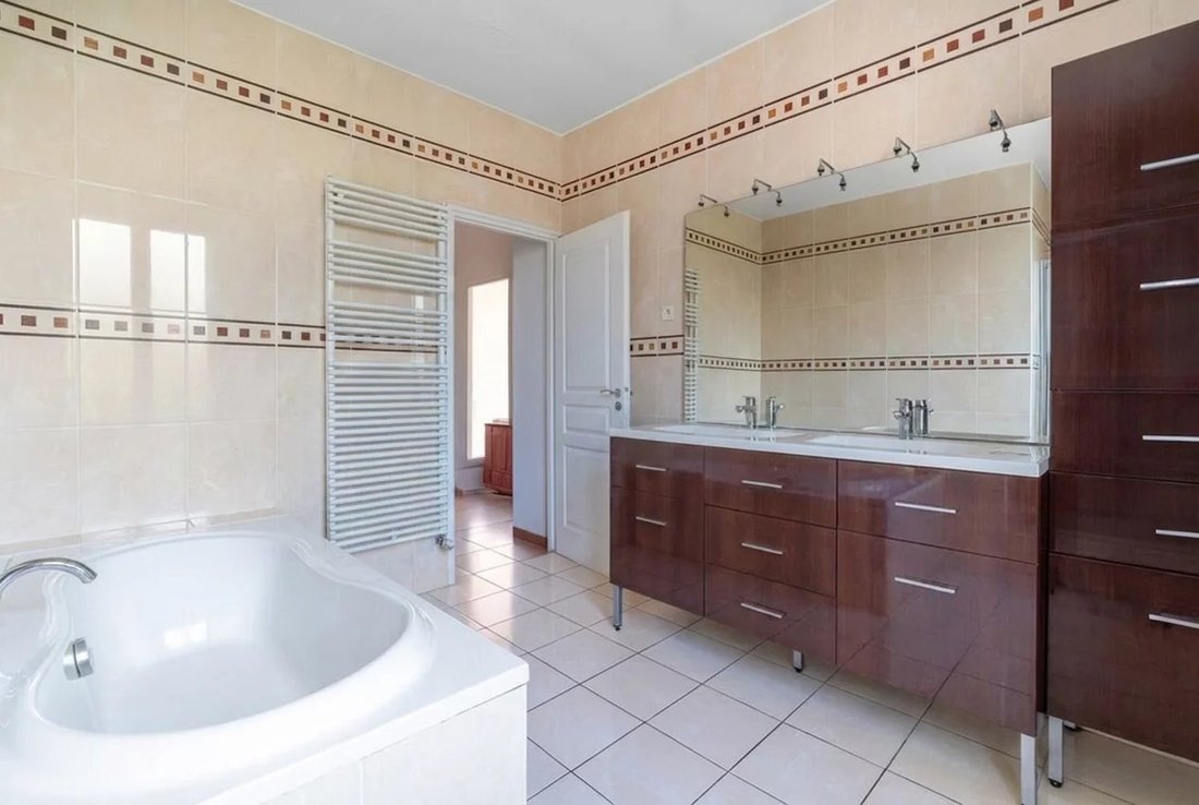 House in Charentonneau, Maisons-Alfort, France 5 - 18251957