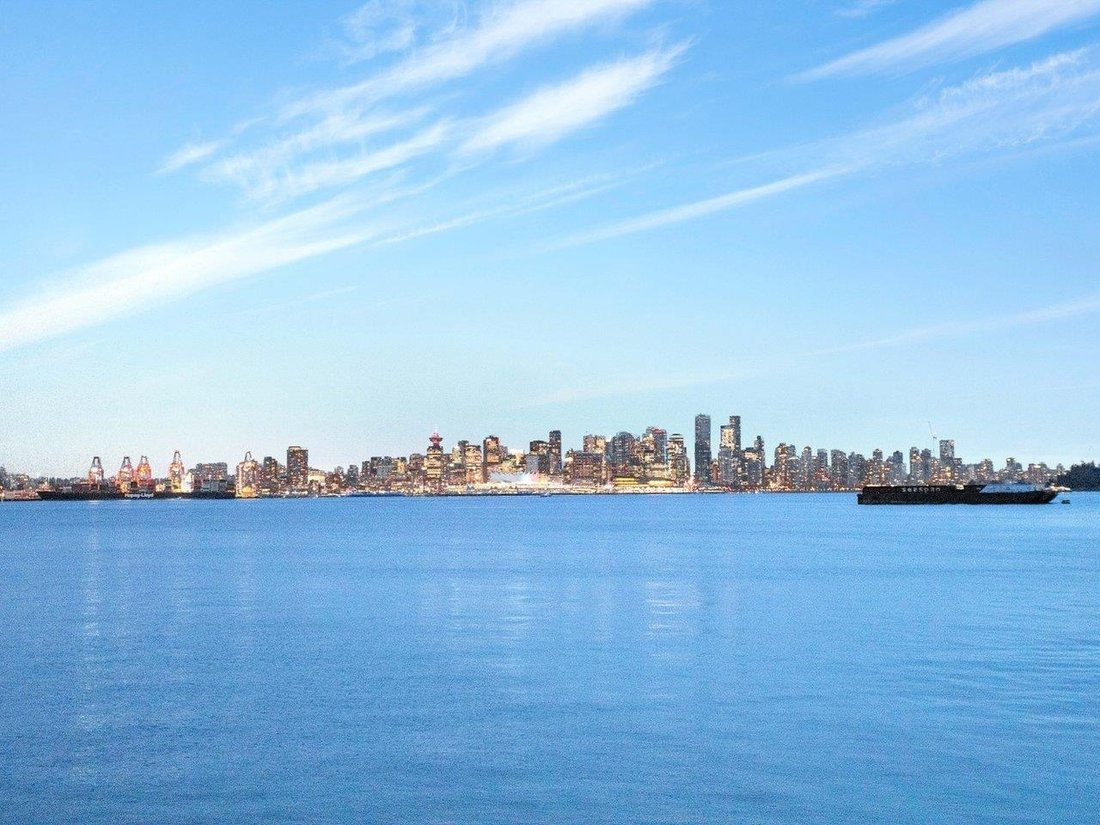 House in North Vancouver, British Columbia, Canada 2 - 18256733