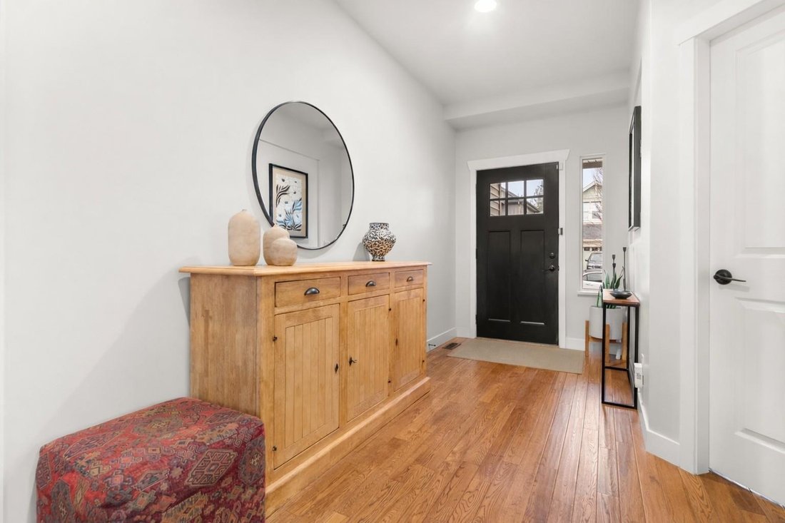 House in Surrey, British Columbia, Canada 3 - 18256746