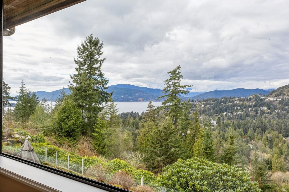 House in West Vancouver, British Columbia, Canada 1 - 18256684