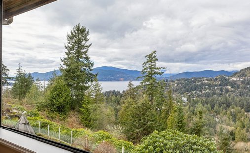 House in West Vancouver, British Columbia, Canada 1