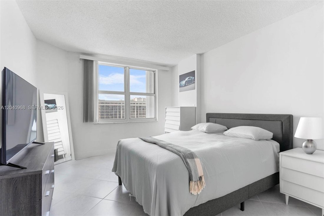 Condo in Hallandale Beach, Florida, United States 3 - 18251726