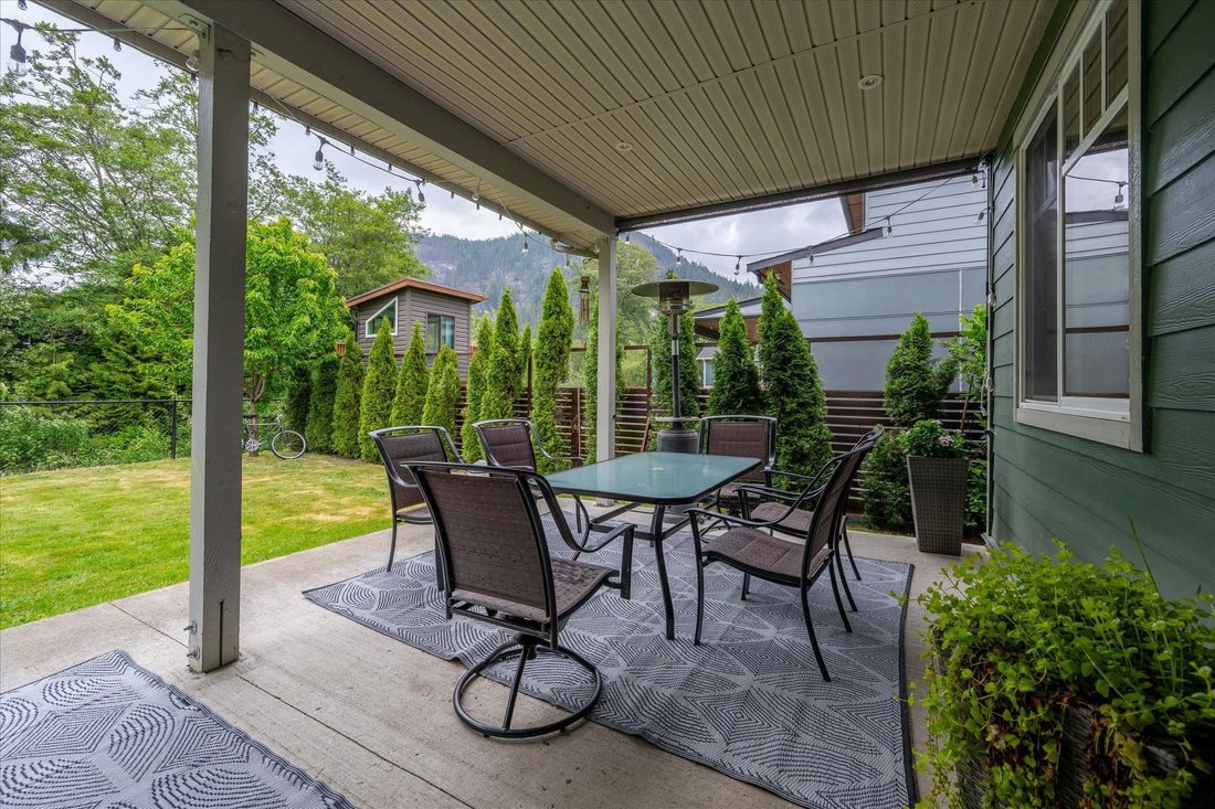 House in Squamish, British Columbia, Canada 3 - 18256976