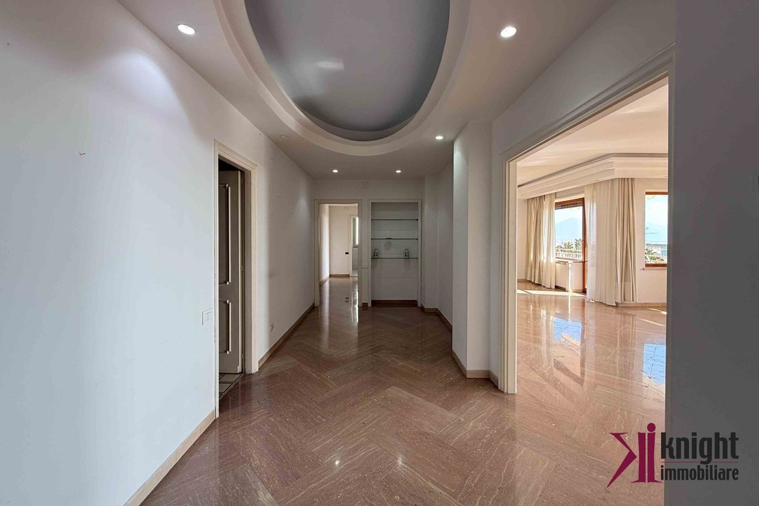 Apartment in Naples, Campania, Italy 4 - 15823736