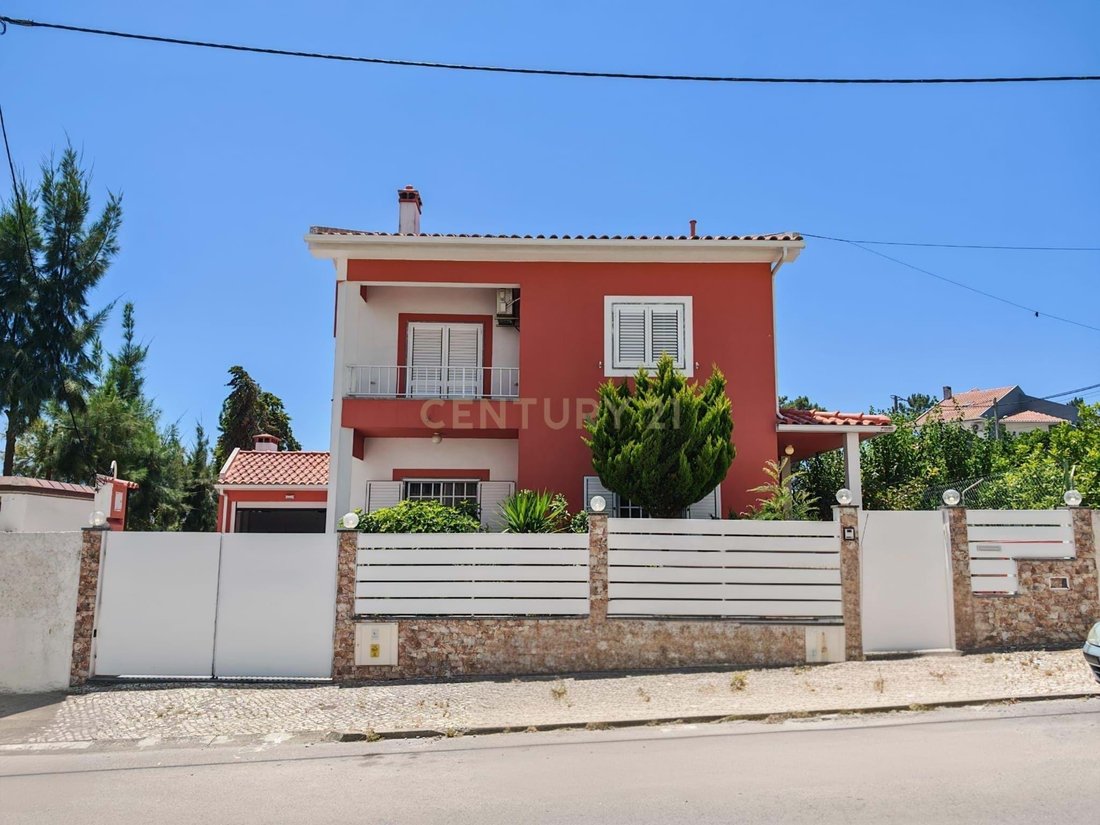 Villa in Charneca de Caparica und Sobreda, Setúbal Municipality, Portugal 1 - 18255446