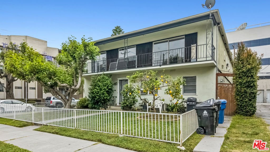 Los Angeles, California, United States 2 - 18253781