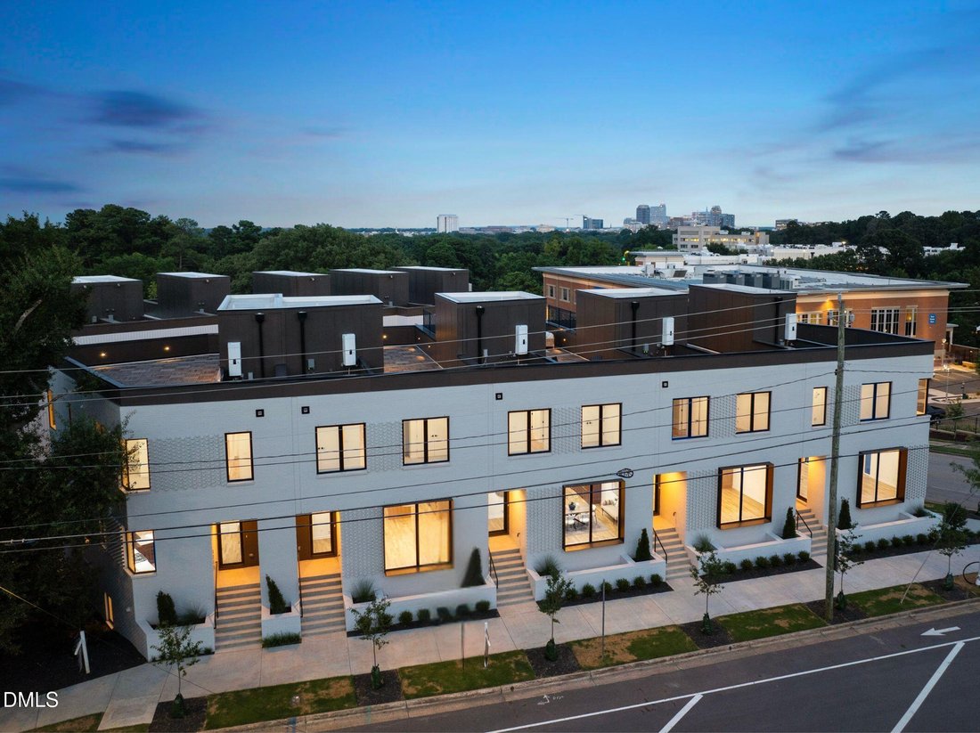 Townhouse in Raleigh, North Carolina, United States 2 - 18250449