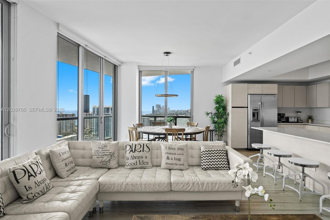 Condo in Hallandale Beach, Florida, United States 3 - 18251620