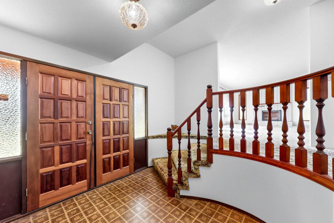 House in Surrey, British Columbia, Canada 2 - 18256759