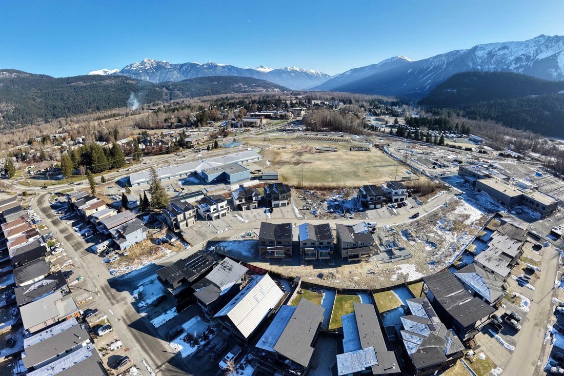 House in Pemberton, British Columbia, Canada 2 - 18256690