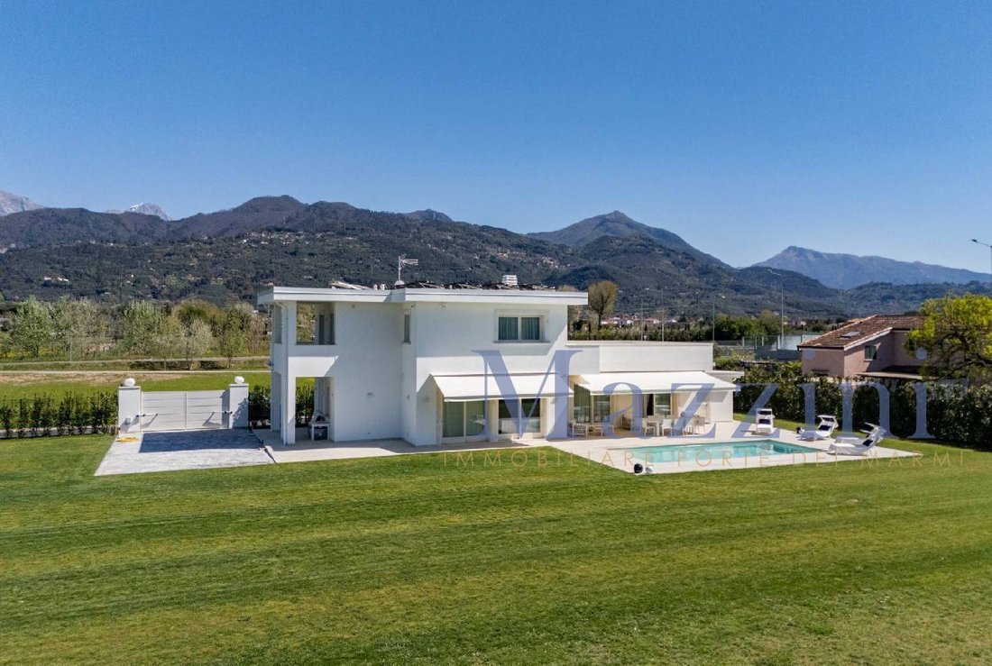Villa in Pietrasanta, Tuscany, Italy 2 - 18256556